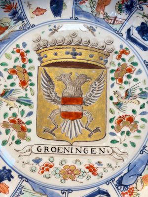 A Chinese famille verte armorial 'Provinces' dish with the arms of Groeningen, Kangxi — photo 4