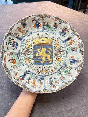 A Chinese famille verte armorial 'Provinces' dish with the arms of Luxembourg, Kangxi — 照片 1