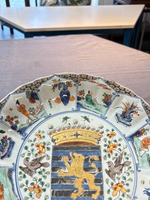 A Chinese famille verte armorial 'Provinces' dish with the arms of Luxembourg, Kangxi — 照片 5