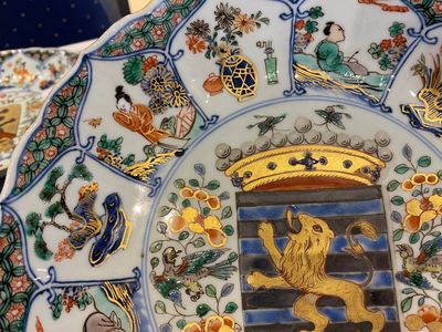 A Chinese famille verte armorial 'provinces' dish with the arms of Luxemburg, Kangxi/Yongzheng — photo 3