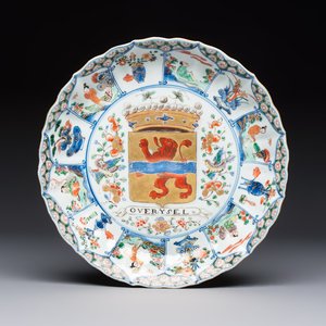 A Chinese famille verte armorial 'Provinces' dish with the arms of Overysel, Kangxi — photo 1