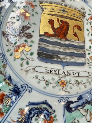 A Chinese famille verte armorial 'Provinces' dish with the arms of Zeelandt, Kangxi — photo 7