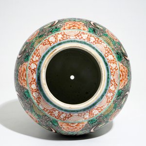 A Chinese famille verte baluster vase, Kangxi — photo 5