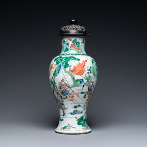 A Chinese famille verte 'battle scene' vase, 19th C. — photo 1