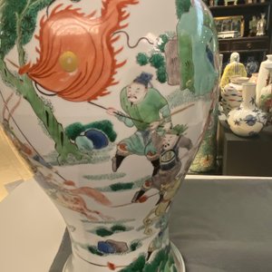 A Chinese famille verte 'battle scene' vase, 19th C. — photo 15