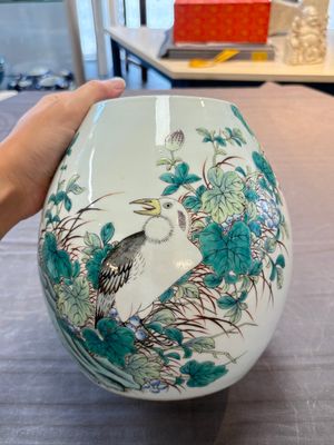 A Chinese famille verte 'bird among fruiting branches' vase and cover, Jiangxi Ciye Gongsi 江西瓷業公司 mark, Republic — 照片 3