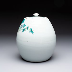 A Chinese famille verte 'bird among fruiting branches' vase and cover, Jiangxi Ciye Gongsi 江西瓷業公司 mark, Republic — 照片 3