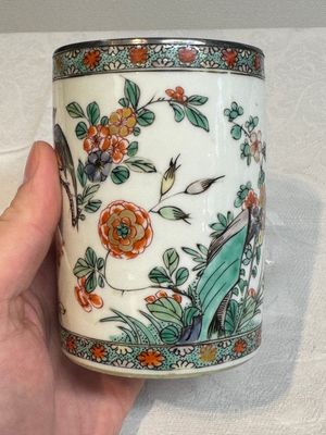 A Chinese famille verte 'bird and flowers' brush pot with silver mount, Kangxi — photo 5