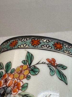 A Chinese famille verte 'bird and flowers' brush pot with silver mount, Kangxi — photo 6