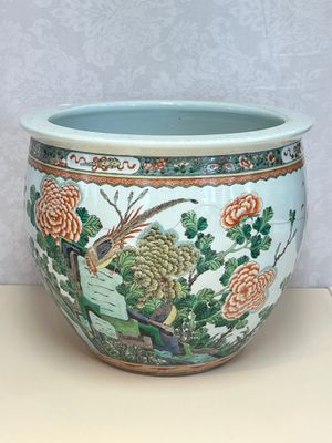 A Chinese famille verte 'Birds among Flowering Branches' fish bowl or jardinière, 19th C. — photo 4