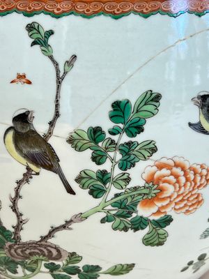 A Chinese famille verte 'Birds among Flowering Branches' fish bowl or jardinière, 19th C. — photo 6