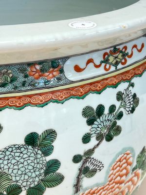 A Chinese famille verte 'Birds among Flowering Branches' fish bowl or jardinière, 19th C. — photo 8