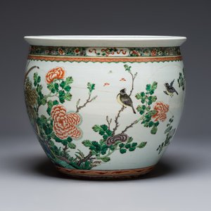 A Chinese famille verte 'Birds among Flowering Branches' fish bowl or jardinière, 19th C. — photo 2