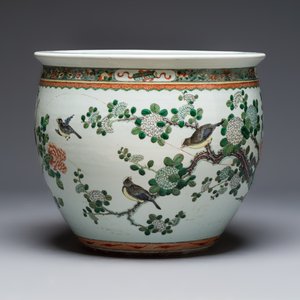 A Chinese famille verte 'Birds among Flowering Branches' fish bowl or jardinière, 19th C. — photo 3