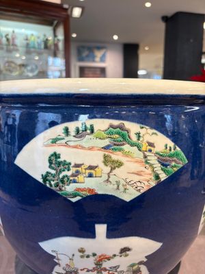 A Chinese famille verte blue-ground fishbowl with narrative design, 19th C. — foto 15
