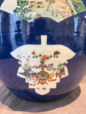 A Chinese famille verte blue-ground fishbowl with narrative design, 19th C. — foto 16