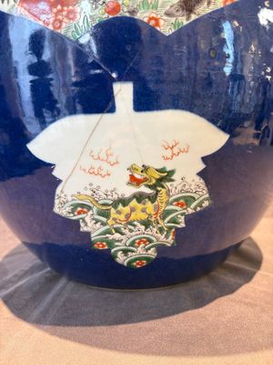 A Chinese famille verte blue-ground fishbowl with narrative design, 19th C. — foto 21