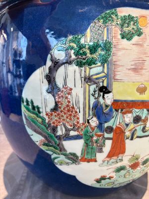 A Chinese famille verte blue-ground fishbowl with narrative design, 19th C. — foto 22