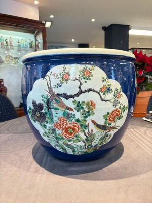 A Chinese famille verte blue-ground fishbowl with narrative design, 19th C. — foto 3