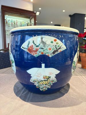 A Chinese famille verte blue-ground fishbowl with narrative design, 19th C. — foto 4