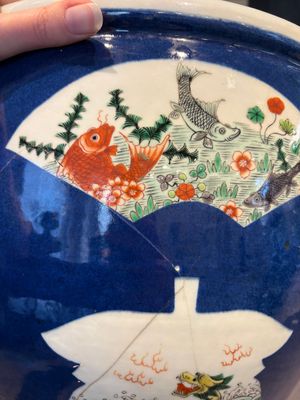 A Chinese famille verte blue-ground fishbowl with narrative design, 19th C. — foto 6