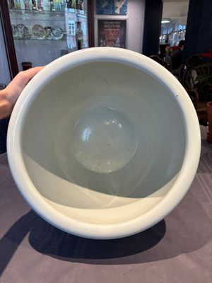 A Chinese famille verte blue-ground fishbowl with narrative design, 19th C. — foto 10