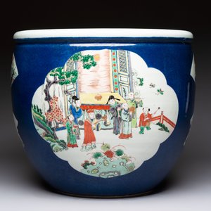 A Chinese famille verte blue-ground fishbowl with narrative design, 19th C. — foto 2
