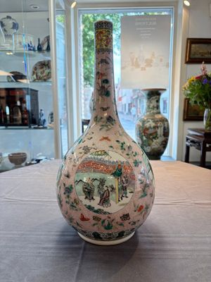 A Chinese famille verte bottle vase, 19th C. — foto 2
