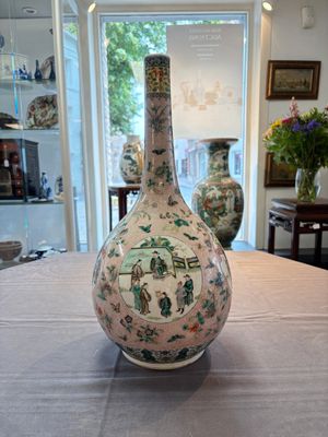 A Chinese famille verte bottle vase, 19th C. — foto 3