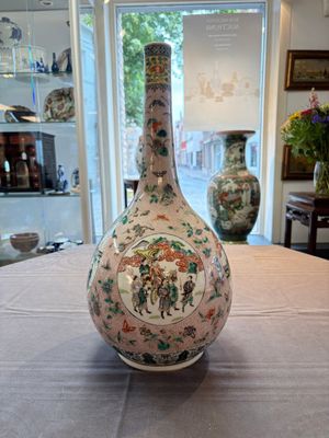 A Chinese famille verte bottle vase, 19th C. — foto 4