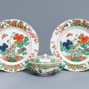 A Chinese famille verte bowl and cover and a pair of dishes, Kangxi — 照片 1