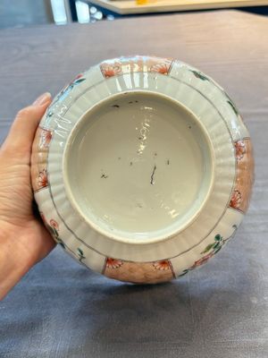 A Chinese famille verte bowl and saucer with floral design, Kangxi — 照片 11