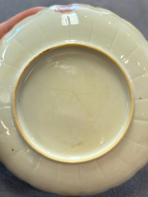 A Chinese famille verte bowl and saucer with floral design, Kangxi — 照片 3