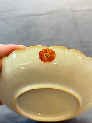 A Chinese famille verte bowl and saucer with floral design, Kangxi — 照片 4