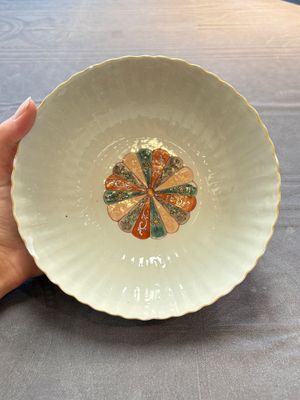A Chinese famille verte bowl and saucer with floral design, Kangxi — 照片 9