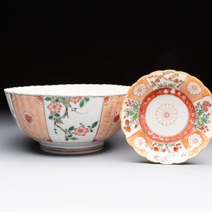 A Chinese famille verte bowl and saucer with floral design, Kangxi — 照片 1