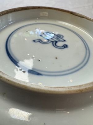 A Chinese famille verte bowl with bird and butterflies among flowers, lozenge mark, Kangxi — 照片 13