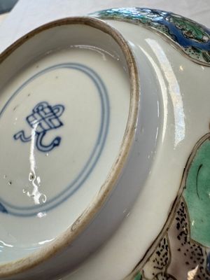A Chinese famille verte bowl with bird and butterflies among flowers, lozenge mark, Kangxi — 照片 15
