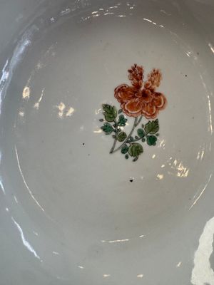 A Chinese famille verte bowl with bird and butterflies among flowers, lozenge mark, Kangxi — 照片 6