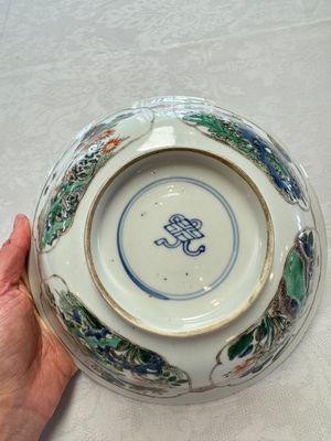 A Chinese famille verte bowl with bird and butterflies among flowers, lozenge mark, Kangxi — 照片 7
