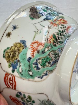 A Chinese famille verte bowl with bird and butterflies among flowers, lozenge mark, Kangxi — 照片 9