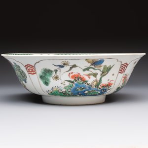 A Chinese famille verte bowl with bird and butterflies among flowers, lozenge mark, Kangxi — 照片 3
