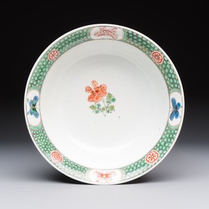 A Chinese famille verte bowl with bird and butterflies among flowers, lozenge mark, Kangxi — 照片 6