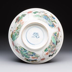 A Chinese famille verte bowl with bird and butterflies among flowers, lozenge mark, Kangxi — 照片 7