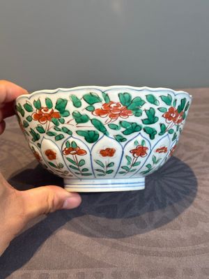 A Chinese famille verte bowl with floral design, Chenghua mark, Kangxi — photo 2
