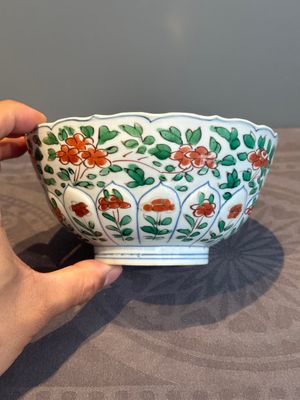 A Chinese famille verte bowl with floral design, Chenghua mark, Kangxi — photo 3