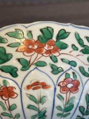 A Chinese famille verte bowl with floral design, Chenghua mark, Kangxi — photo 8