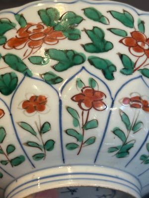 A Chinese famille verte bowl with floral design, Chenghua mark, Kangxi — photo 9