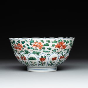 A Chinese famille verte bowl with floral design, Chenghua mark, Kangxi — photo 3
