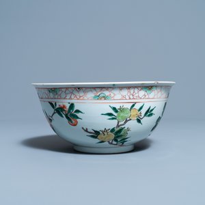 A Chinese famille verte bowl with flowers and fruits, Kangxi — 照片 2